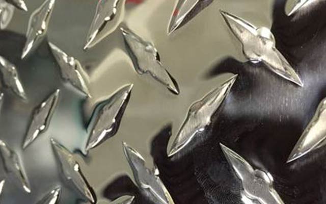 花紋鋁板材規(guī)格有哪些？常見(jiàn)種類有什么？