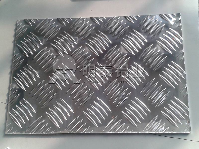 車(chē)廂用花紋鋁板合金規(guī)格有哪些？不同花紋板價(jià)格不同