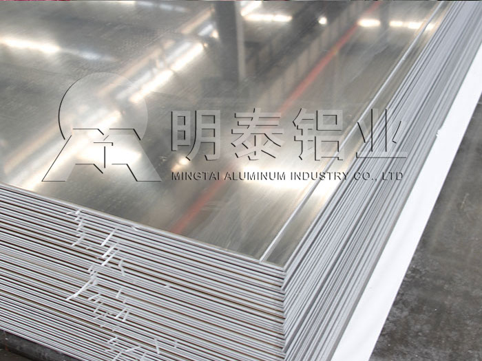 鋁板廠家_車(chē)廂底板用1060鋁板1噸多少錢(qián)？